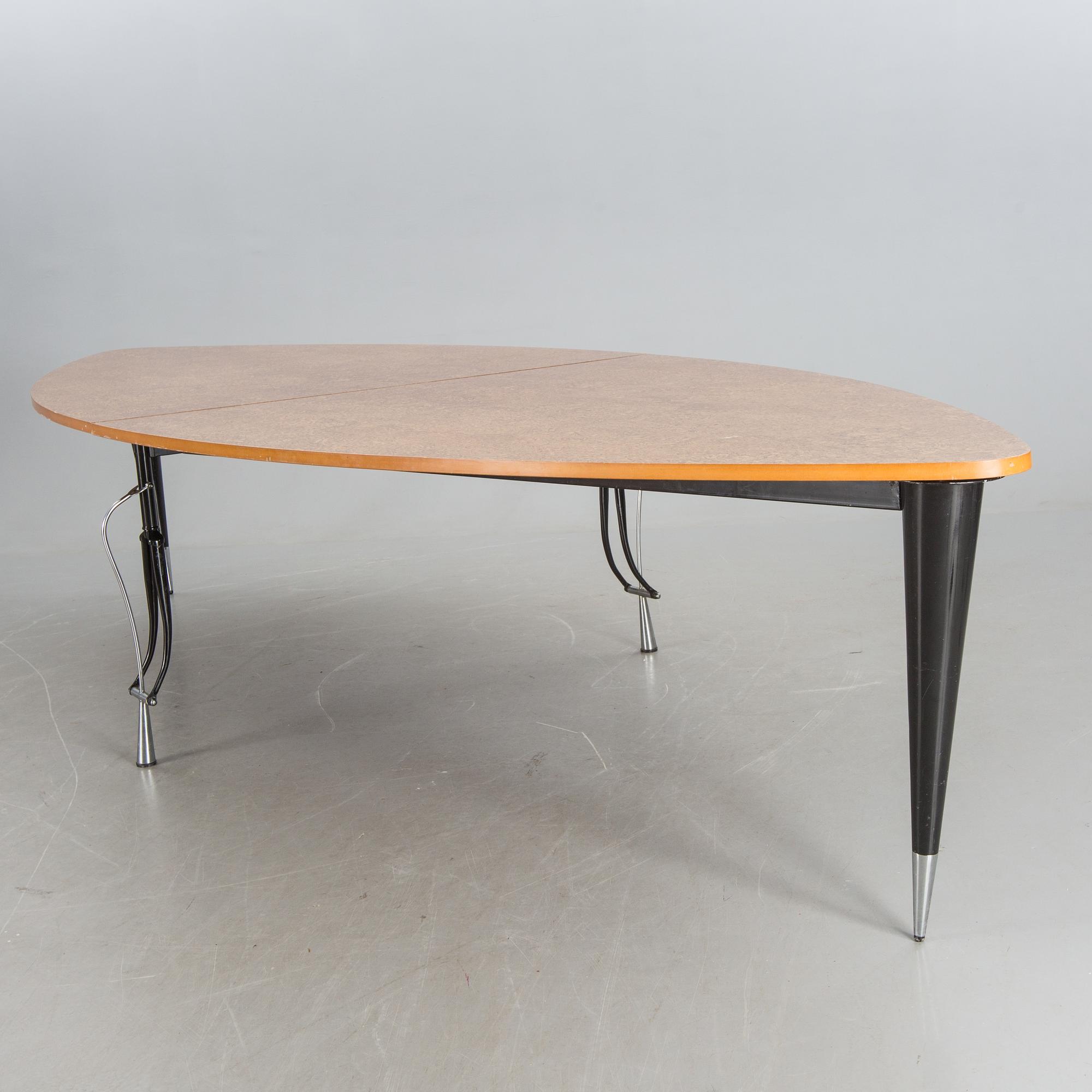 KONFERENS-/MATBORD, design Perry King & Santiago Miranda "La Vuelta" för Akaba.