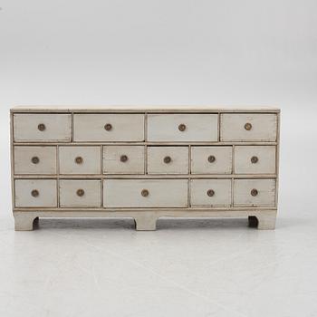 A chest of drawers, 19th century.