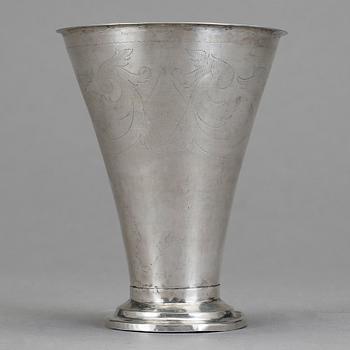 BÄGARE, silver. Troligen Lars Löfgren, Hudiksvall. Omkring 1800. Vikt ca 19,7 g.