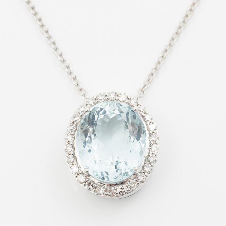 Collier 18K vitguld med oval akvamarin och briljantslipade diamanter.