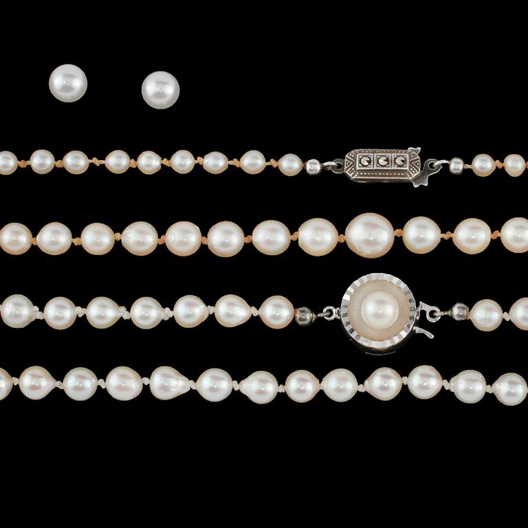 COLLIER, 2 st samt ÖRHÄNGEN, ett par, odlade pärlor samt lås i silver, 1900-talets andra hälft.