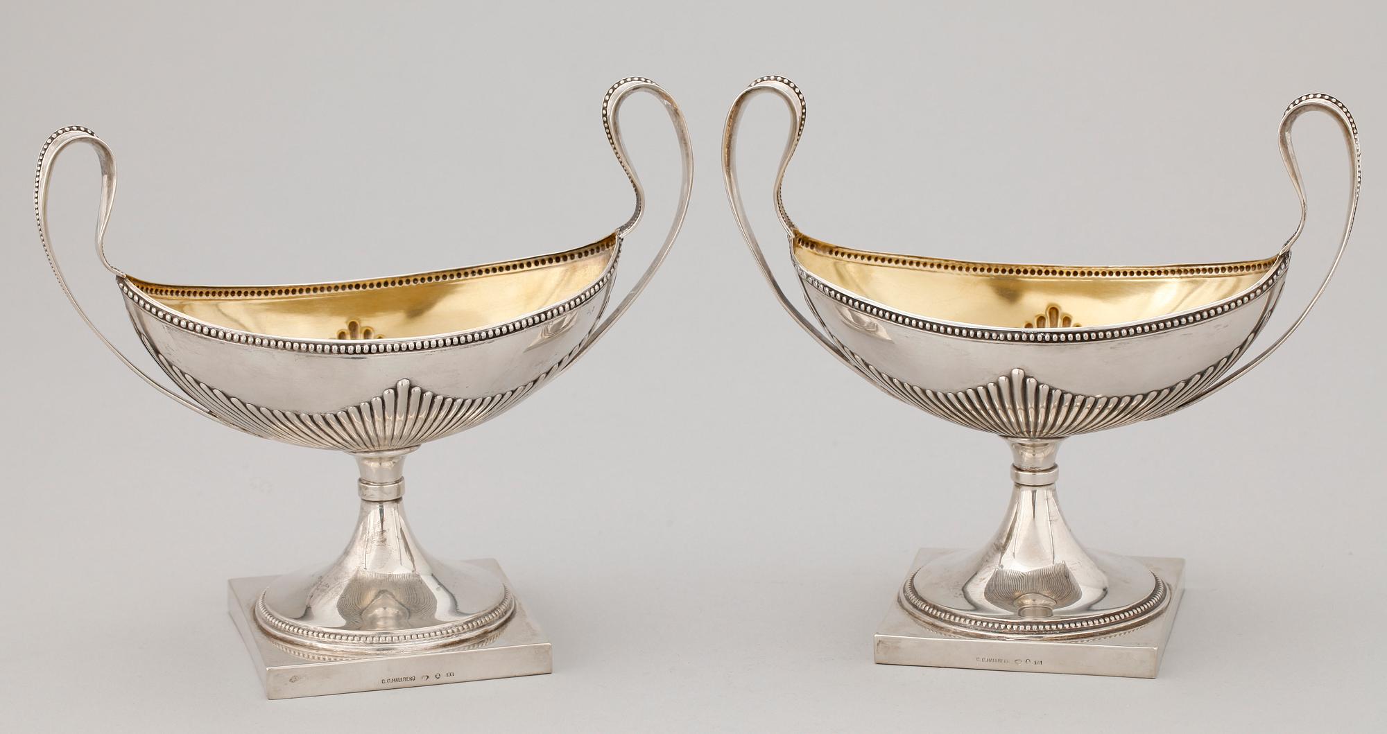 SOCKERSKÅLAR, ett par, silver. Gustaviansk stil. CG Hallberg Stockholm 1895. Tot 354 g.