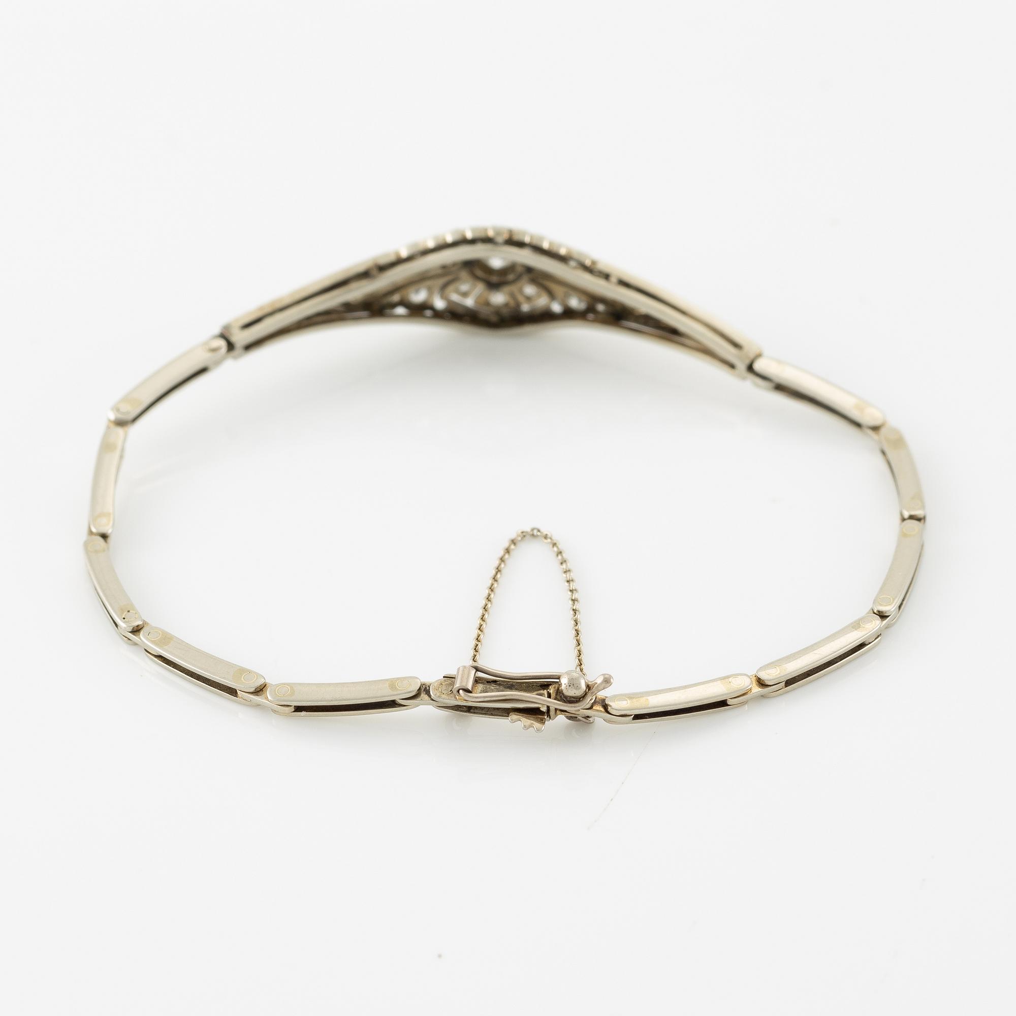 Bracelet 18K gold with old- and eight-cut diamonds.