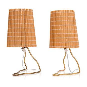 Mauri Almari, a pair of mid-20th century '61048' table lights for Idman.