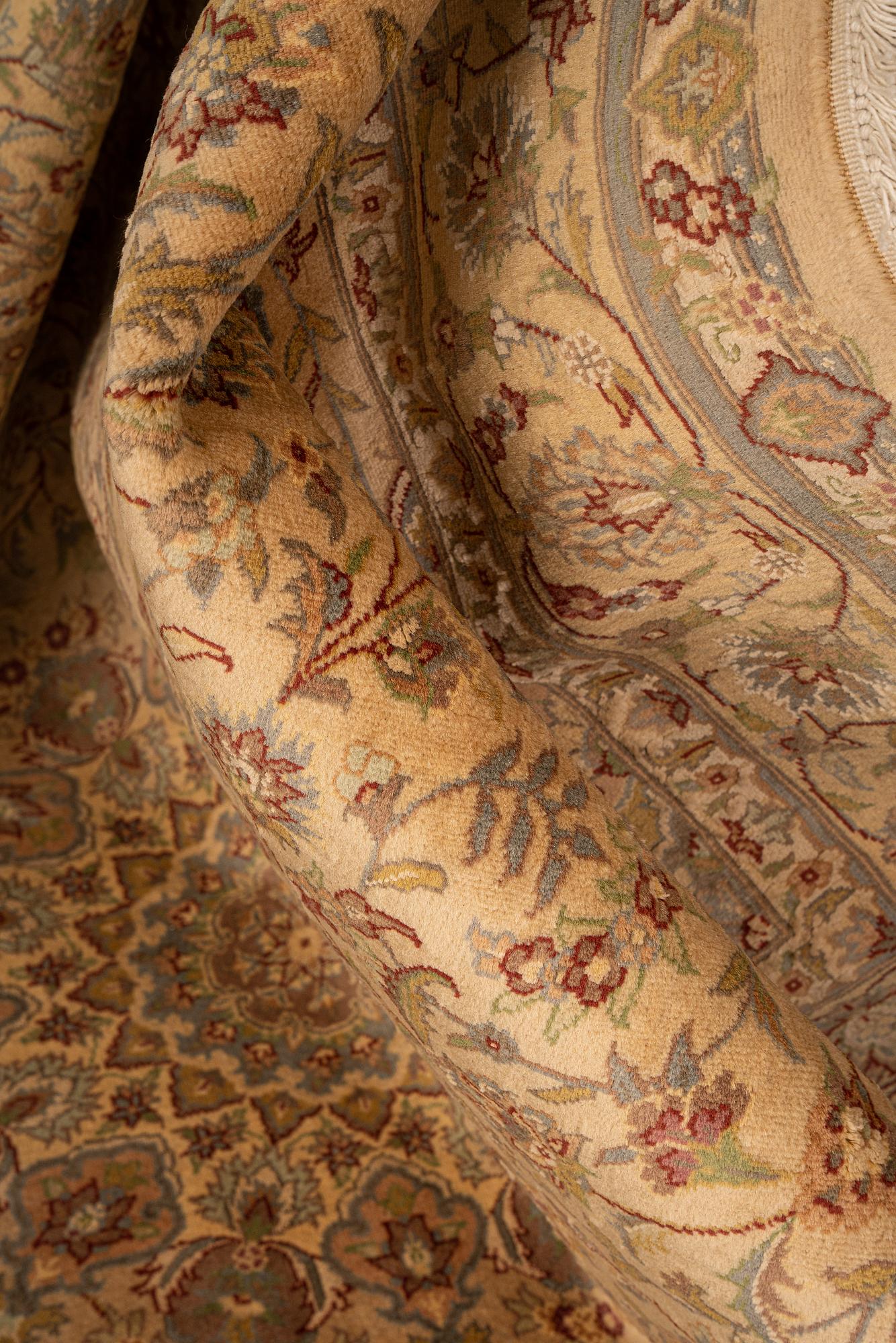 Carpet, Kashmir, ca 250 x 175 cm.