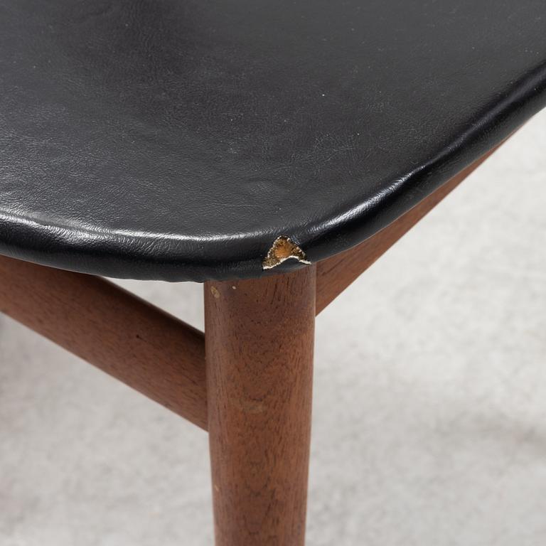 Hans Olsen, a "Roundette" dining table and six chairs, Frem Rölje, Denmark, 1950's/60's.