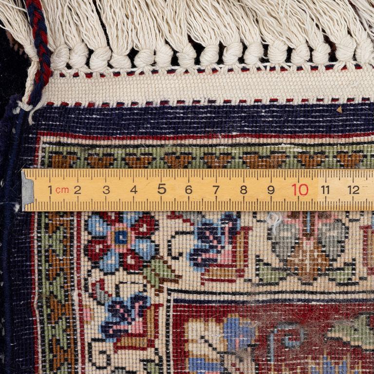 Matta, Isfahan, ca 230x140 cm.