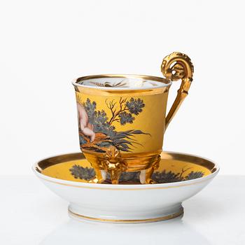 Kopp med fat, porslin. Empire, 1800-tal, Möjligen Ryssland.