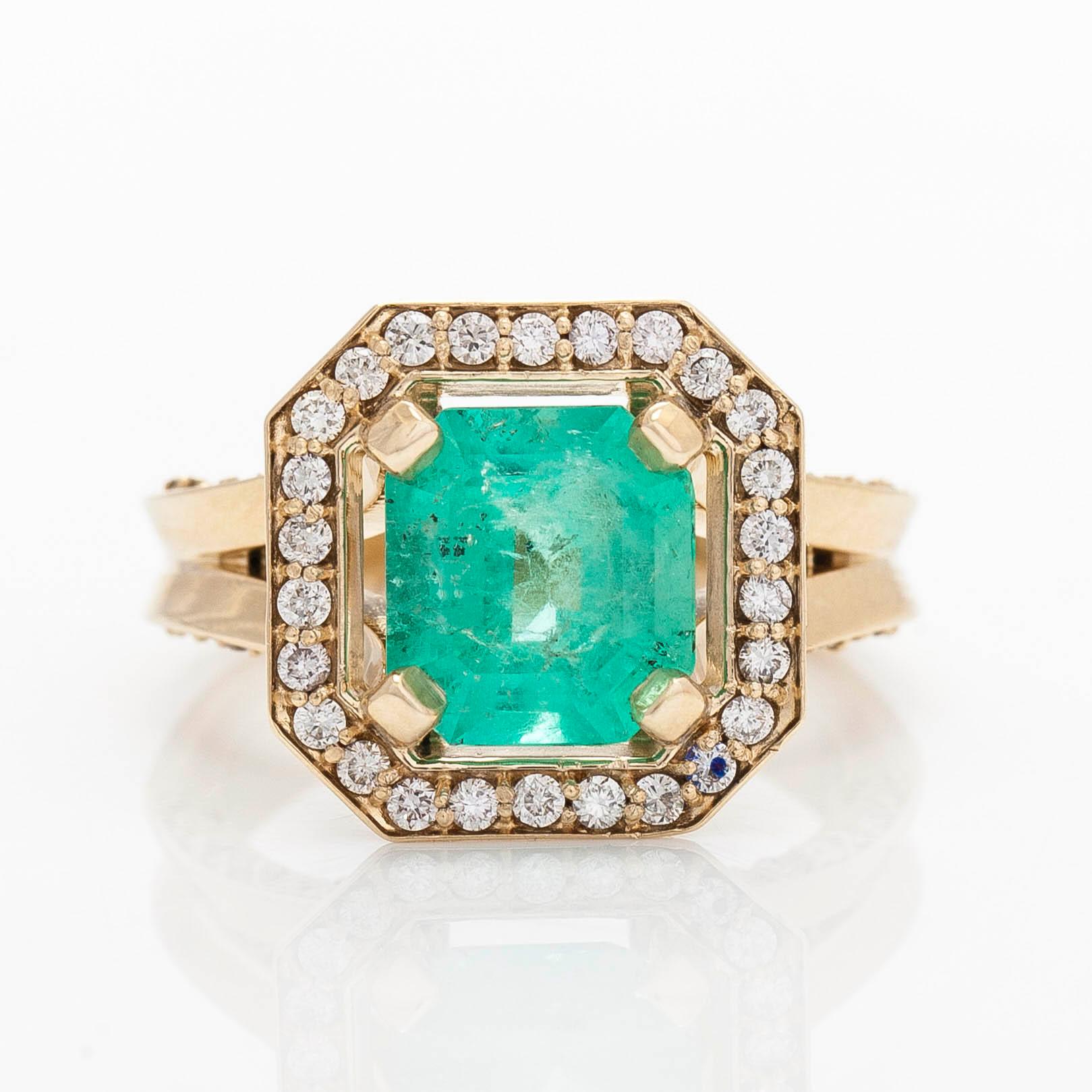 Ring, with an octagonal step-cut emerald and diamonds. Accompanied by GIA certificate.