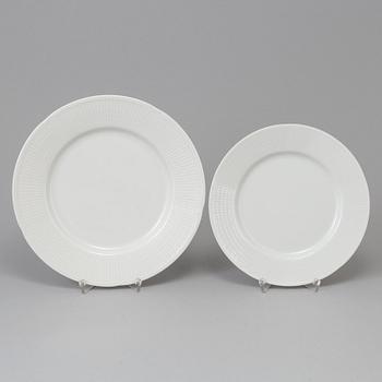 MATSERVISDELAR, 64 st, "Magnolia", porslin, design Louise Adelborg, Rörstrand.