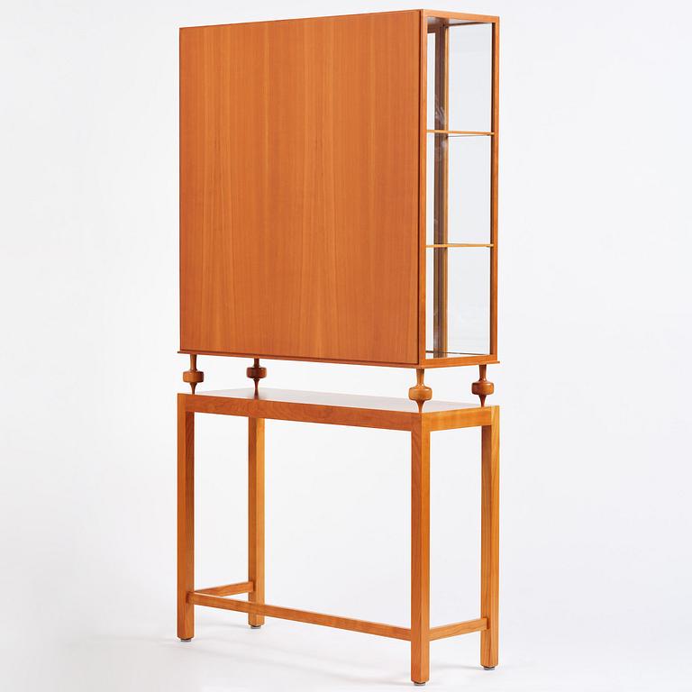 Josef Frank, a display cabinet model B 2077, Firma Svenskt Tenn, ca 2001.