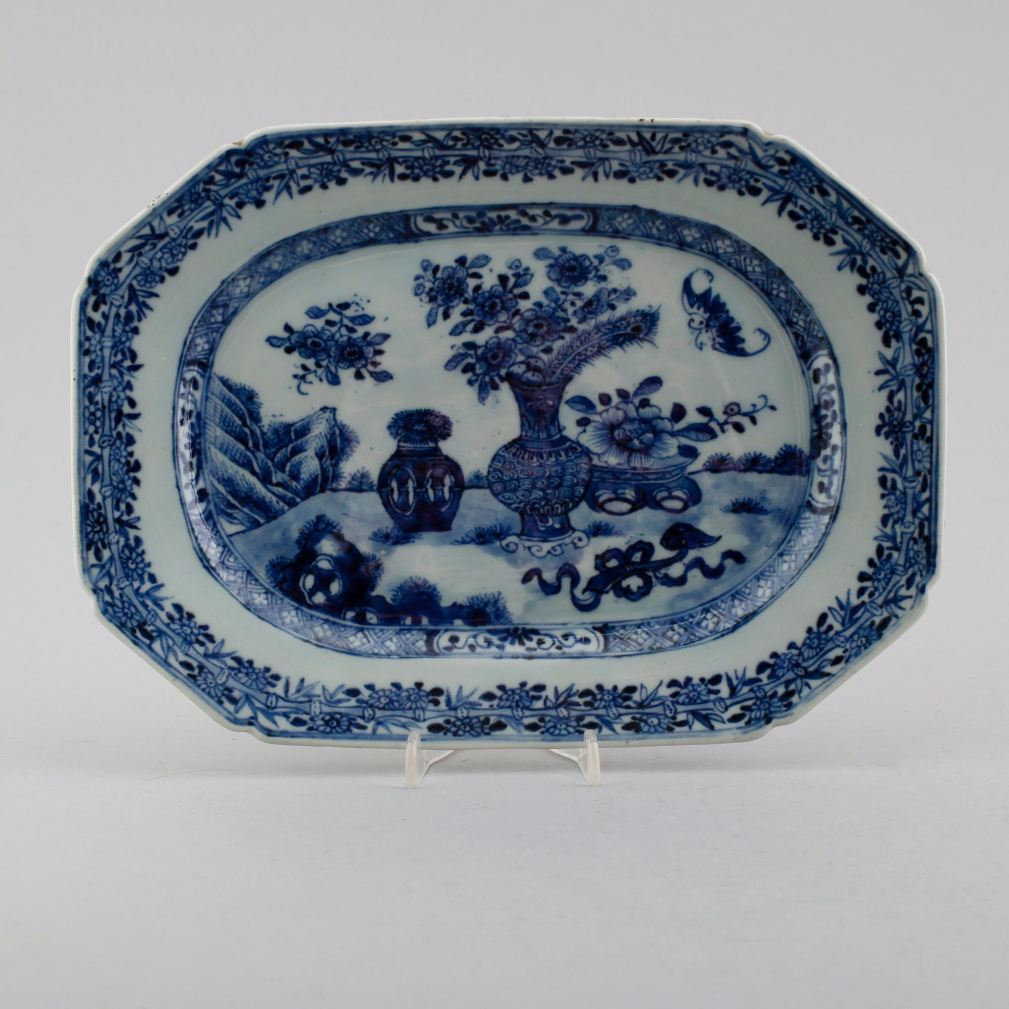 STEKFAT, porslin, Kina, Qianlong 1736-1795.