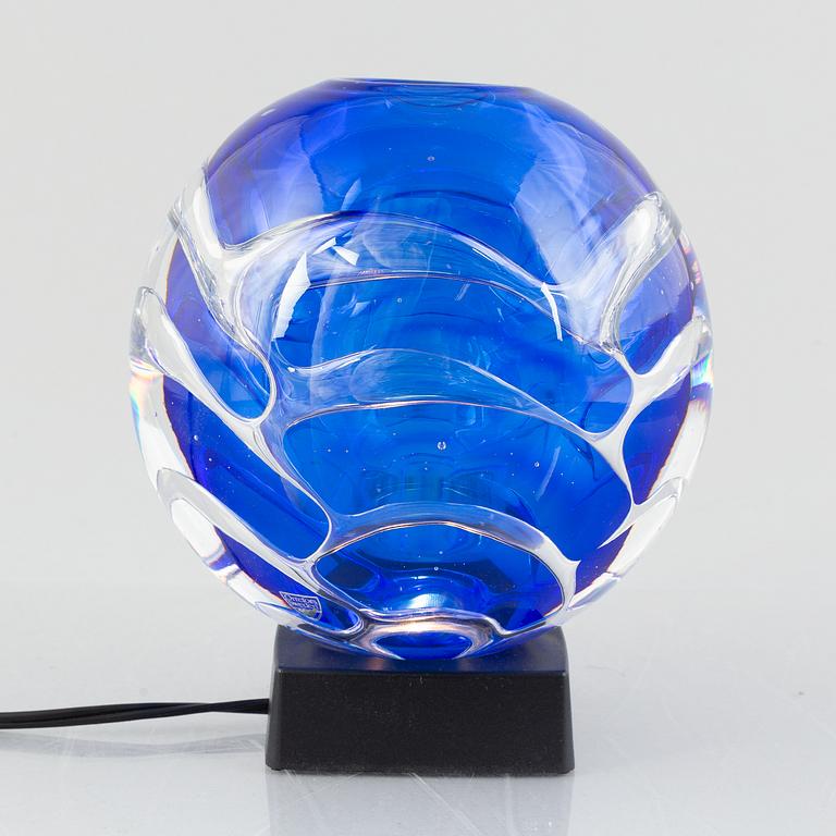 Lars Hellsten, a 'Blue Wave' glass vase, Orrefors/Fyrklövern 2001.