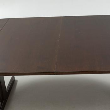 A diningroom furniture set of 7 pieces by Thonet from the second half of the 20th century.