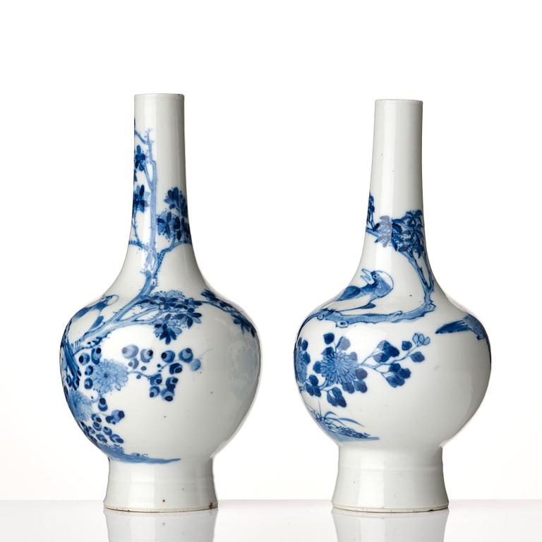 A set of two blue and white vases, Qing dynasty, 19th Century.