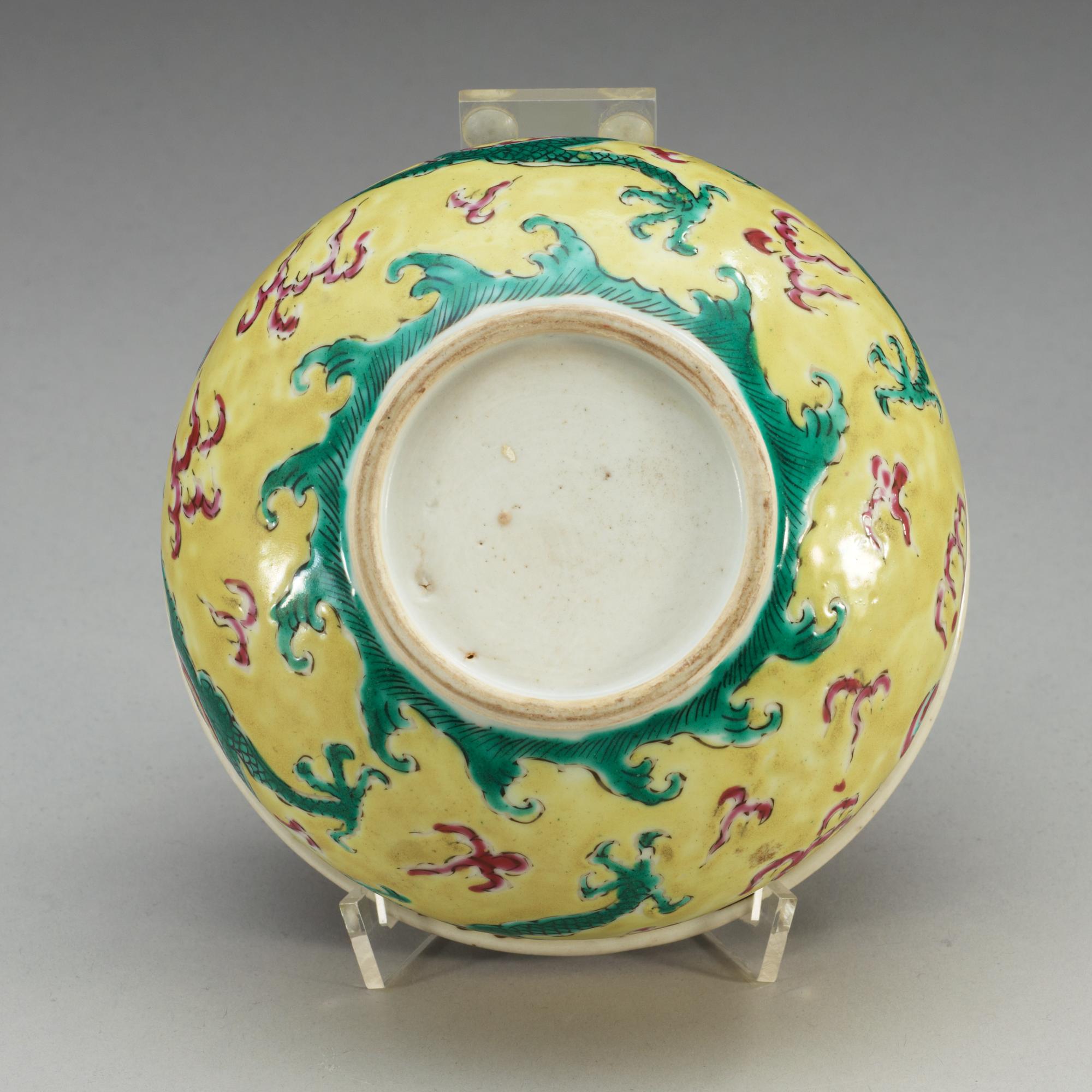 RÖKELSEKAR, porslin. Qing dynastin.