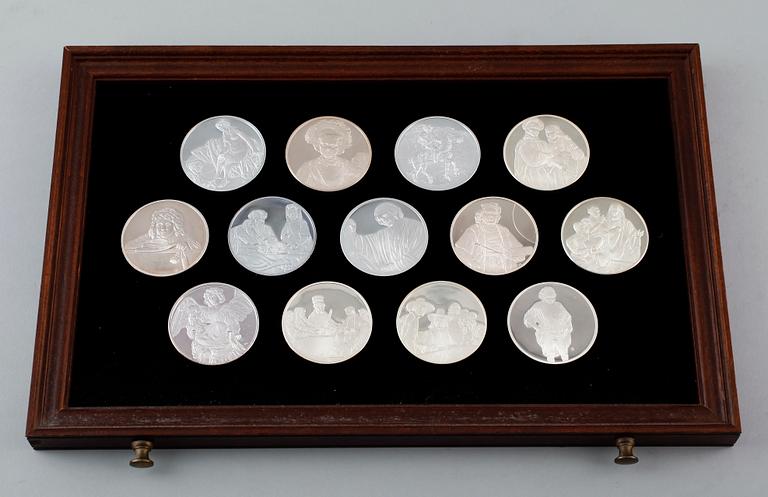 SAMLARMYNT, 50 st, sterlingsilver. Total silvervikt ca 3300 g.