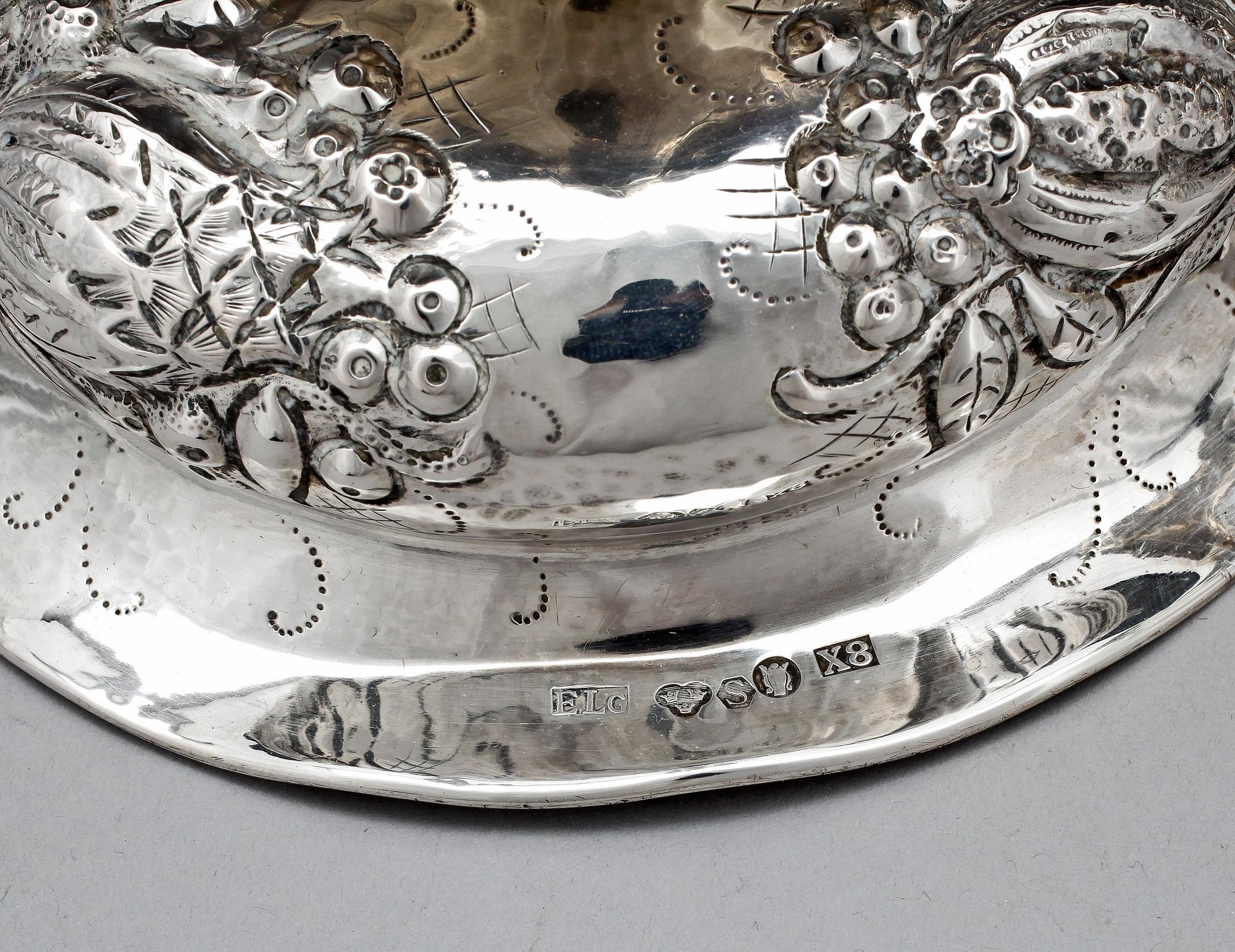 LJUSSTAKAR, ett par. Silver. Barockstil. E Lindberg, Stockholm 1948.