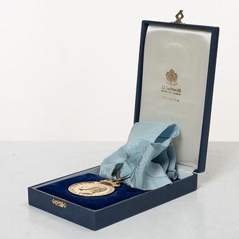 Carl XVI Gustav, H.M. Konungens medalj, 12:e storleken, förgyllt finsilver, med Serfimerordens band. 1994.