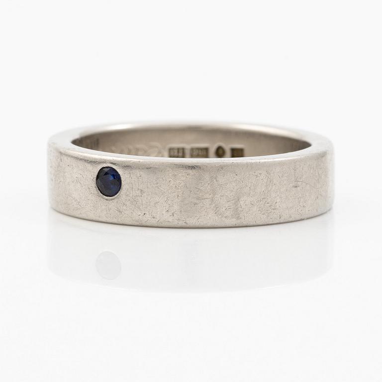 Ring, Strömdahls, platinum with two faceted sapphires.