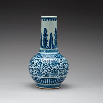 A blue and white tianqiuping vase, Qing dynasty, 19th century with Qianlongs six characters mark.
