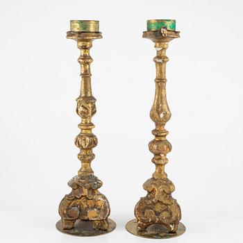 A pair of candlesticks, 18th/19th century.