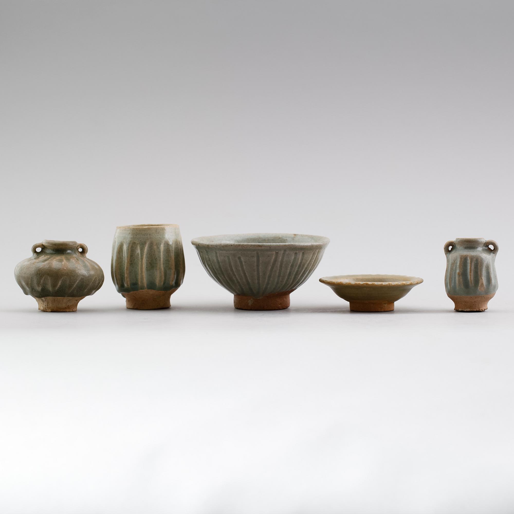 STENGODSFÖREMÅL, 5 delar, Sawankholok, Thailand 1400-tal.