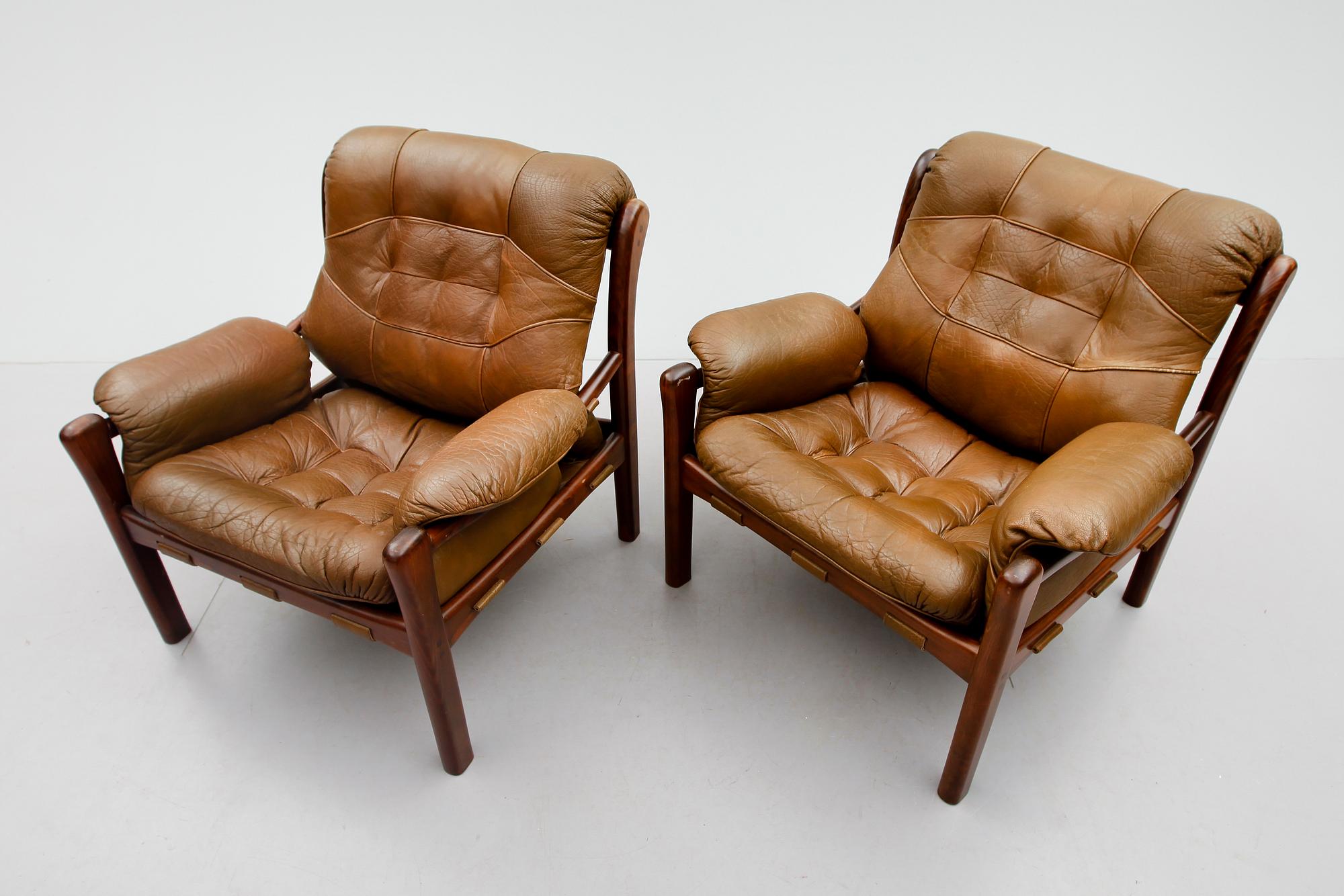 FÅTÖLJER, 1 par, 1900-talets andra hälft, troligen Arne Norell.