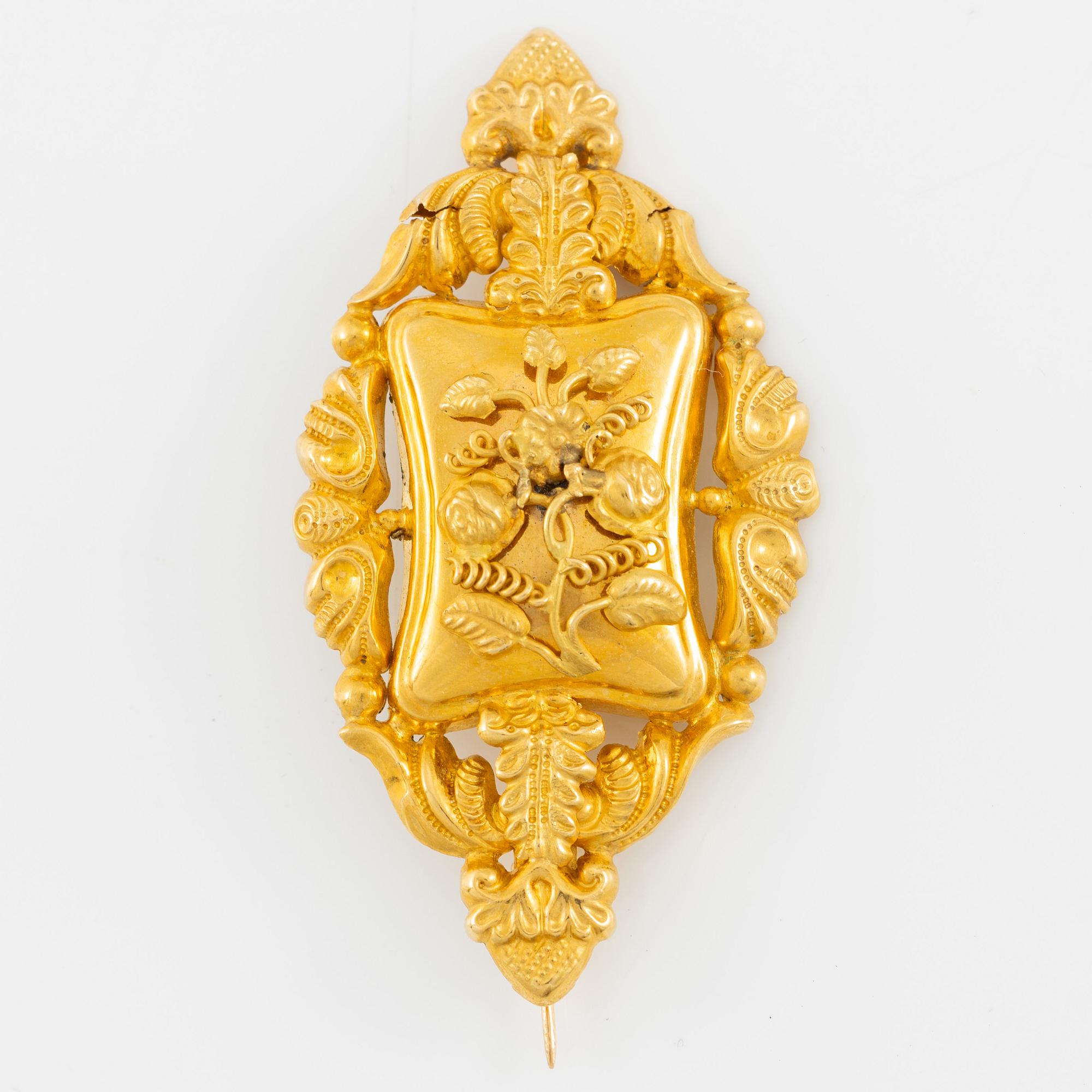 Brooch 18K gold.