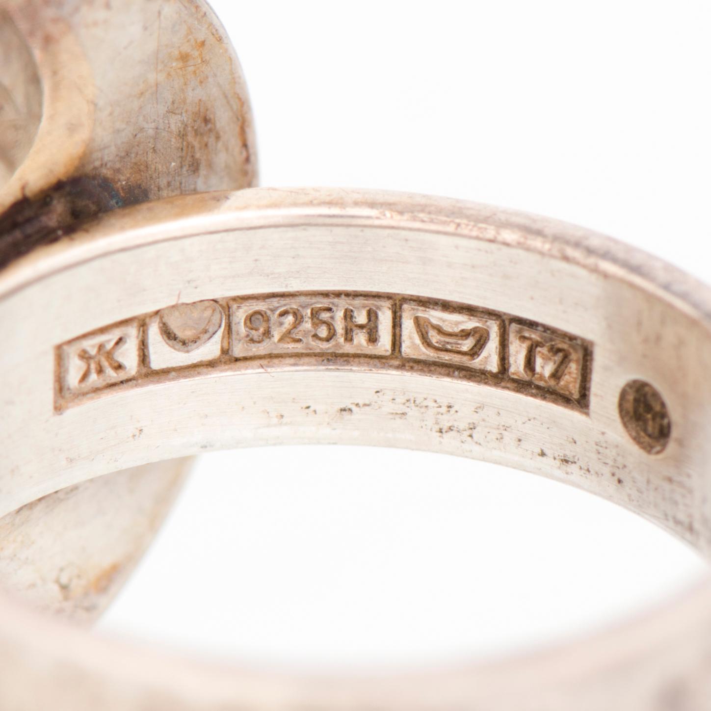 KAULAKORU, RANNEKORUJA, 2 kpl, ja SORMUS, "Halikon Kääty", hopeaa. Kalevala Koru 1972-83.