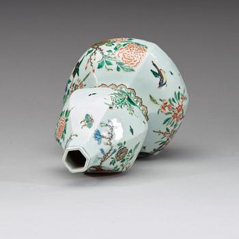 A famille verte calabash shaped vase, late Qing dynasty / early Republic.