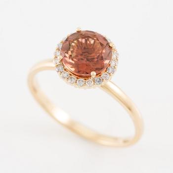 Ring in 14K gold with tourmaline and brilliant-cut diamonds.