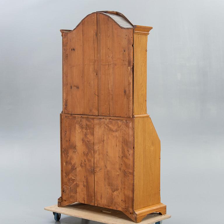 A Swedish oak desk cabinet around 1800.