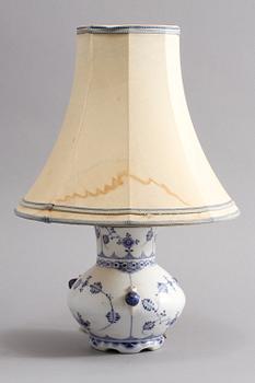 BORDSLAMPA, porslin, "Musselmalet", Royal Copenhagen, Danmark, 1900-tal.