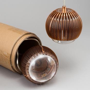 TOM DIXON, taklampor, två stycken, "Fin Pendant Round Copper". En originalkartong medföljer.