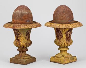 URNOR, ett par, gjutjärn, 1900-tal.