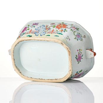 A famille rose tureen with cover, Qing dynasty, Qianlong (1736-95).