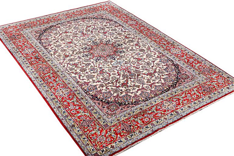 Matta, Isfahan, part silk, ca. 304 x 204 cm.