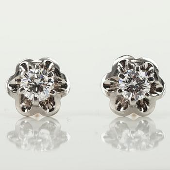 ÖRHÄNGEN, 14K guld, briljantslipade diamanter tot. ca 0,60 ct. Vikt 3,0 g.