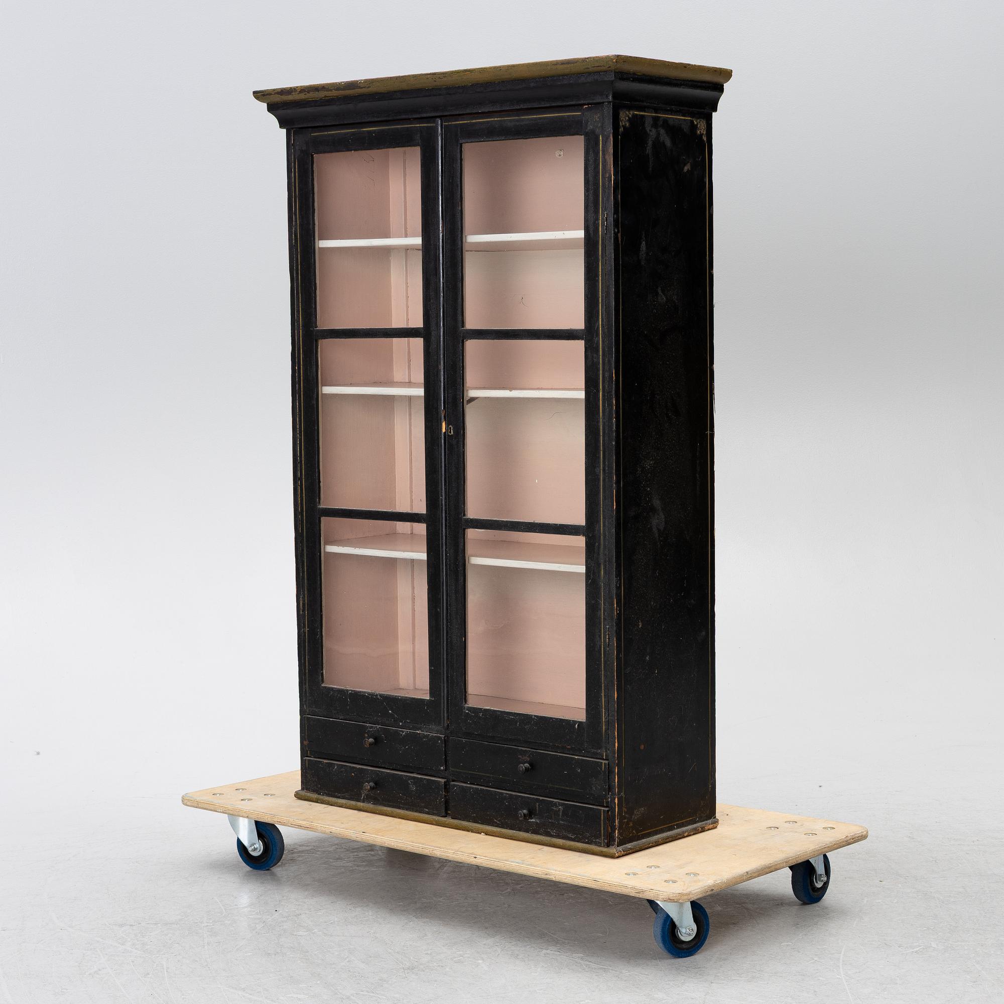 Display cabinet, upper part, 19th century.