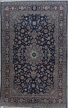 A Keshan carpet, ca. 465 x 294 cm.