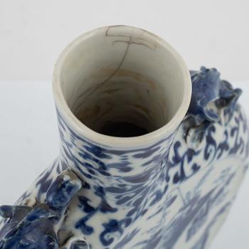 A Chinese blue and white moonflask, Qing dynasty, 19th century.