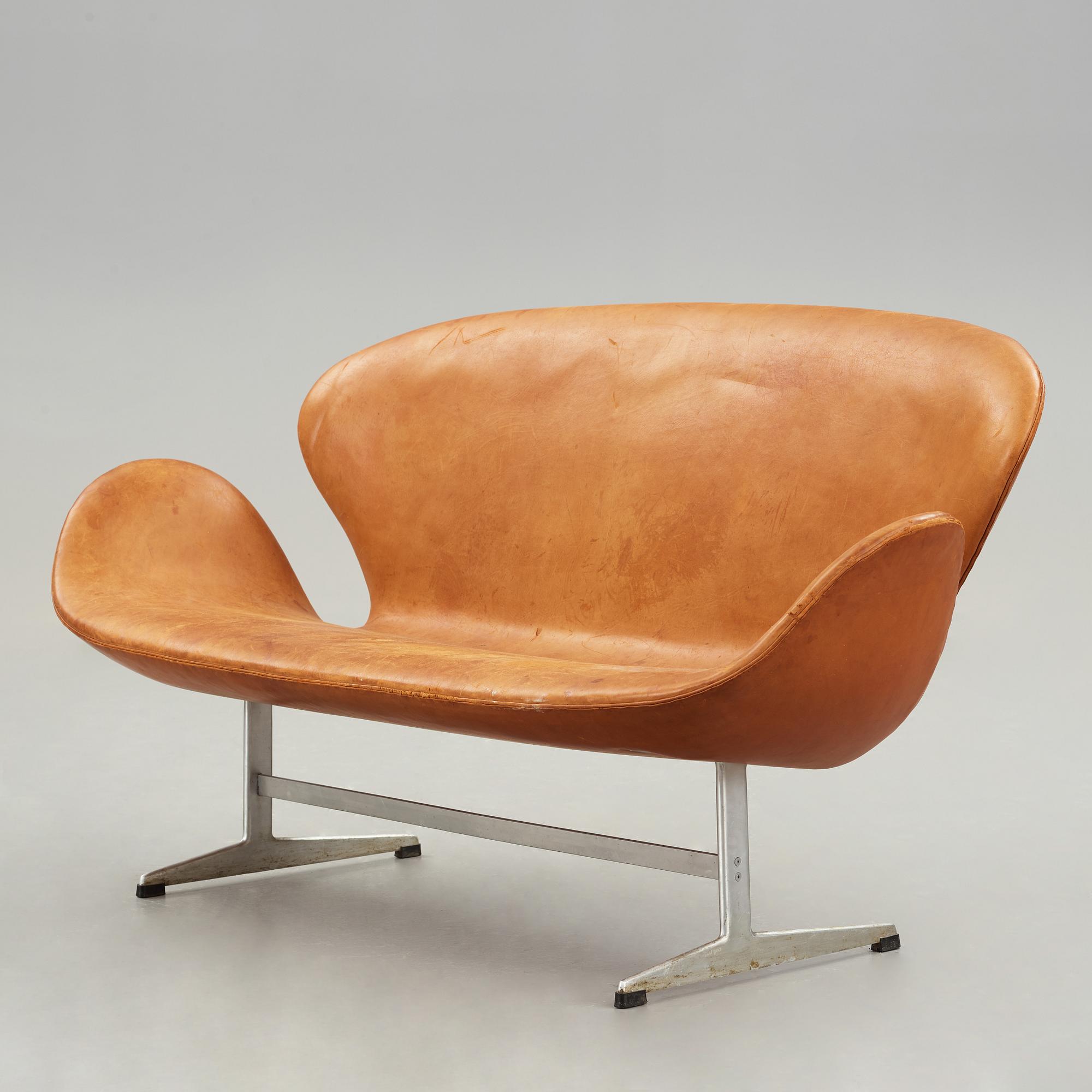 ARNE JACOBSEN, soffa, "Svanen",  för Fritz Hansen, Danmark, 1960-tal.
