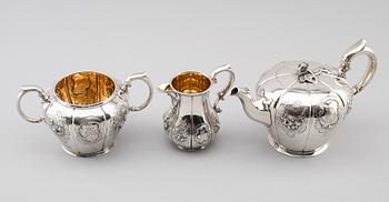 TESERVIS, 3 delar, silver, Jos Taylor, London 1840. Vikt ca 1185 gram.