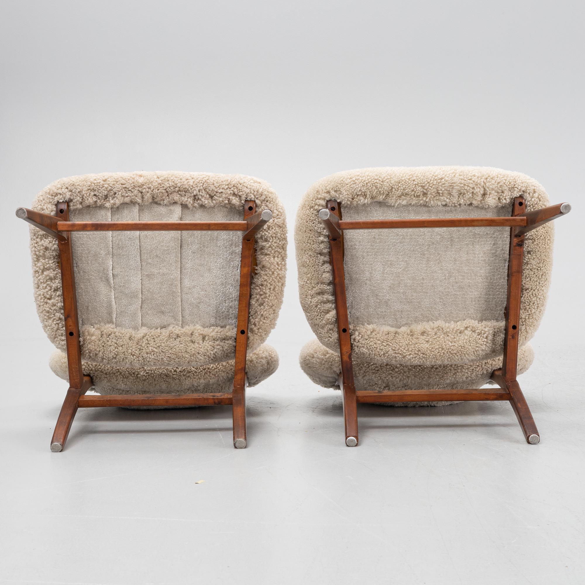 A pair of mid 20th century lounge chairs.