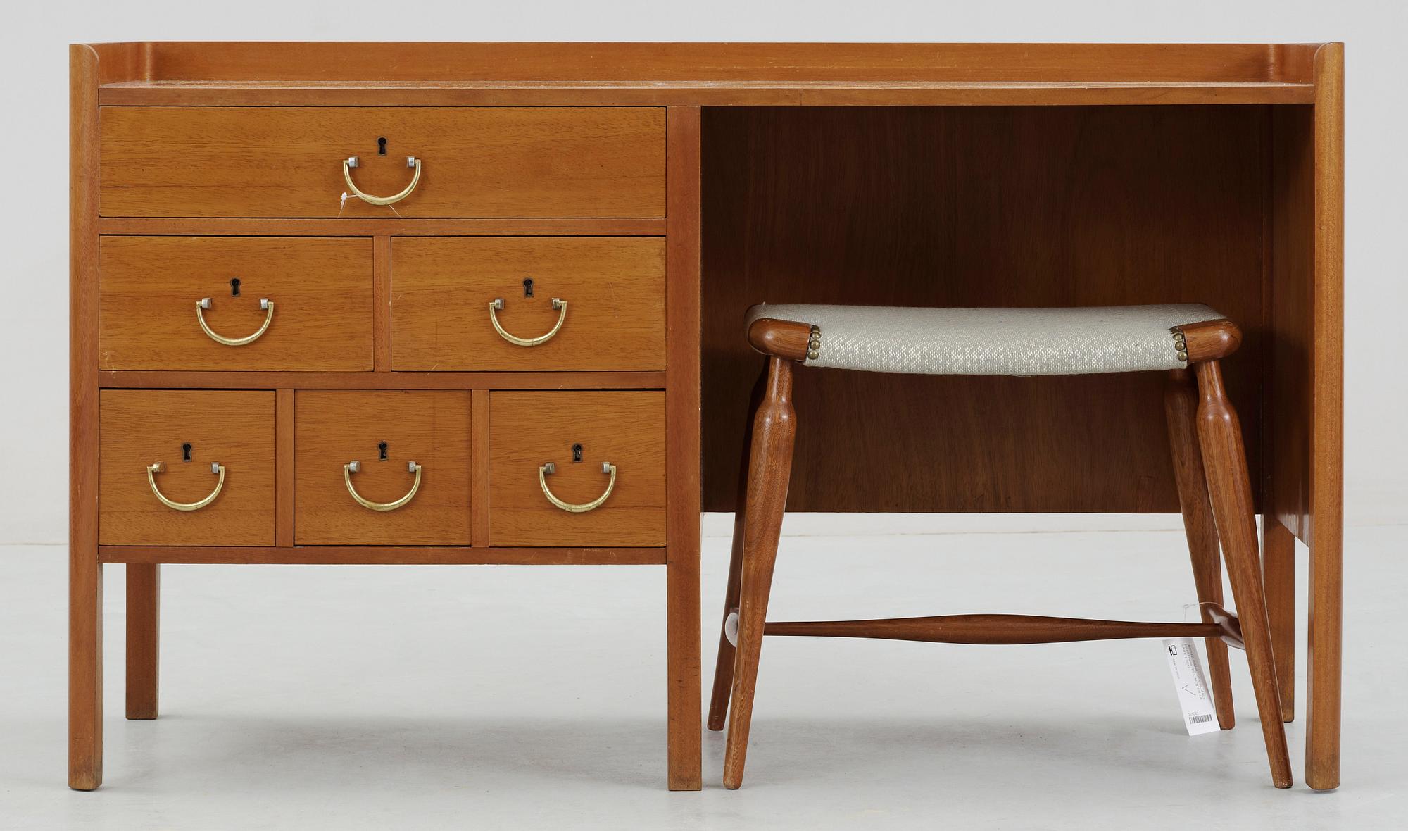 SMINKBORD OCH PALL, Josef Frank, Firma Svenskt Tenn. 1900-talets mitt.