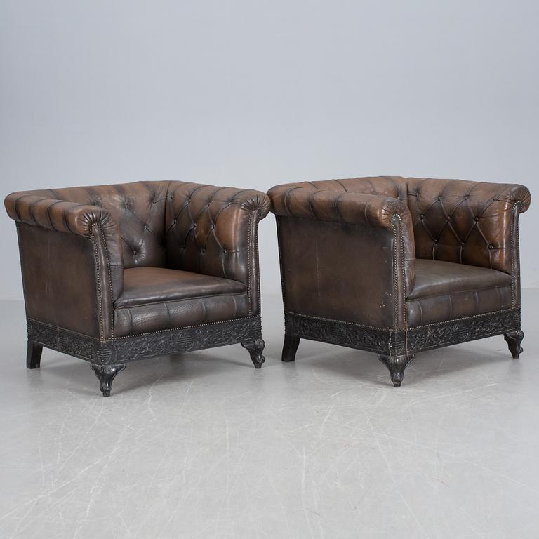 CLUBFÅTÖLJER, ett par, 1900-talets början.