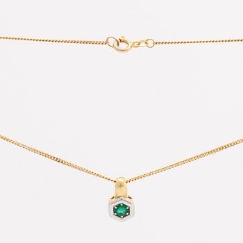 Pendant and earrings 18K gold with emeralds and 2 single-cut diamonds, chain metal.