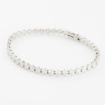 Tennis bracelet, 18K white gold with fancy-cut diamonds.