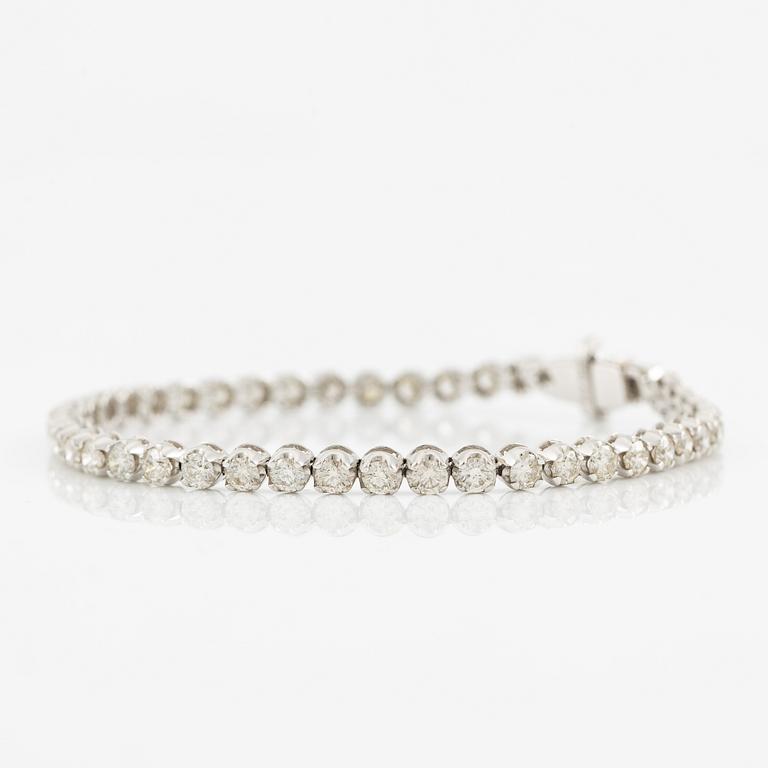 Tennis bracelet 18K white gold with brilliant-cut diamonds.